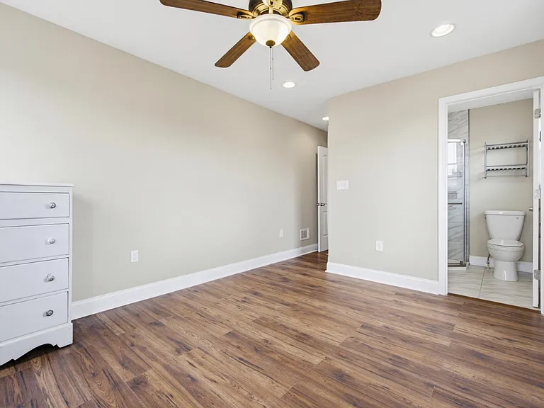 1429 Olive St — Photo 16