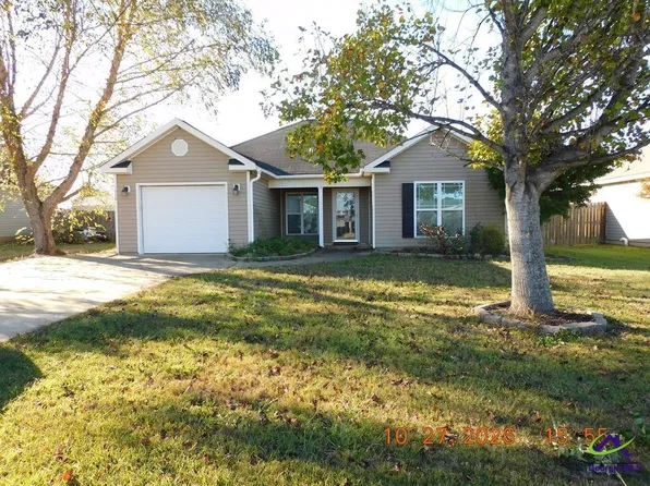 202 Worchester Cir, Perry, GA 31069