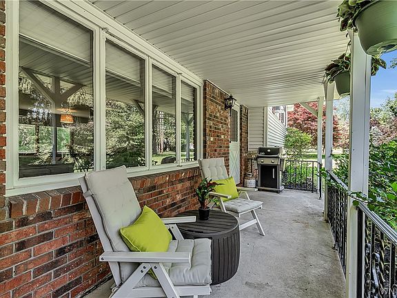 3rd image of 5872 Kamner Dr