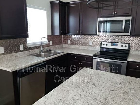 3rd image of 14 Cloverfield Ct