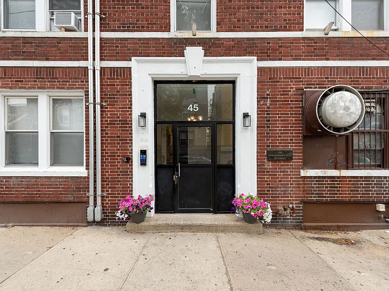 45 Hopkins Avenue - Gyalsten Apartments — Photo 17