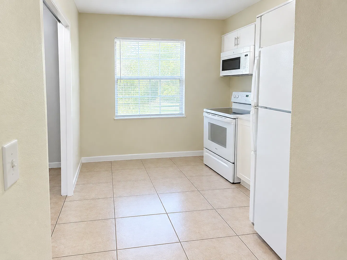 2 bed, 1.5 bath, 1000 sqft, $1,300 — Photo 1