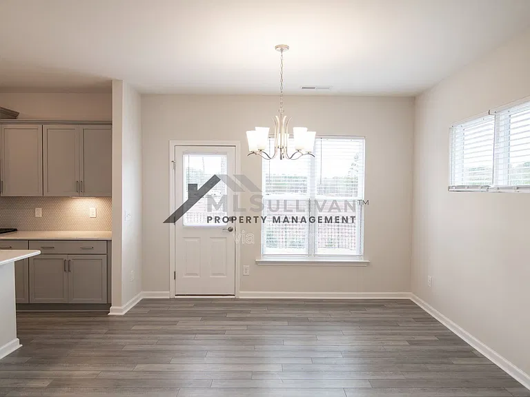 1010 Crater Lake Way — Photo 13
