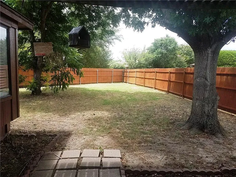 2425 Inverness Dr — Photo 16