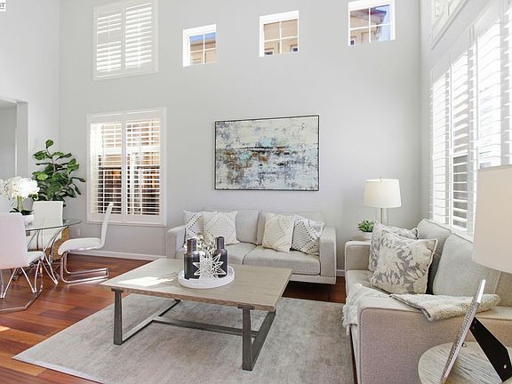 4th image of 672 Greylyn Dr