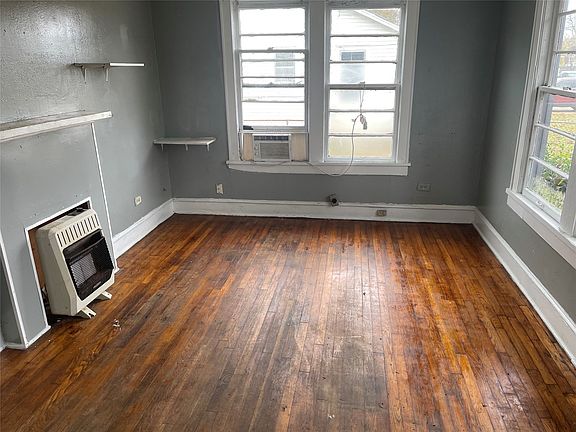5th image of 2414 Barbara St