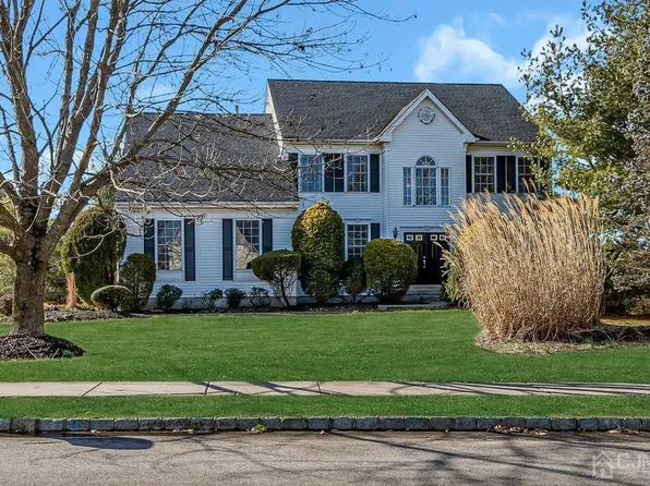 7 Margaret Dr, Somerset, NJ 08873