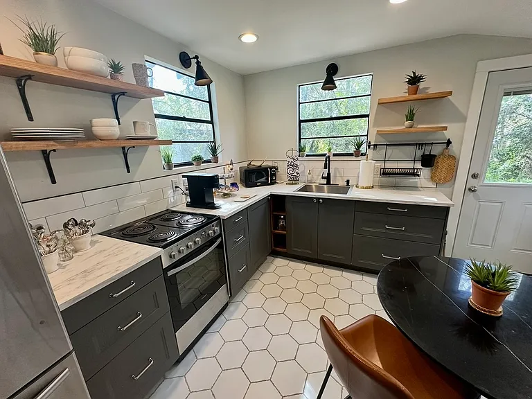 1282 Ingleside Ave — Photo 13