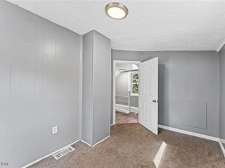 4475 Silverdale Rd — Photo 11