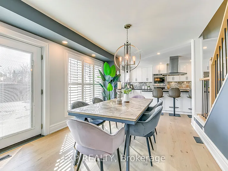 322 Mary St — Photo 17