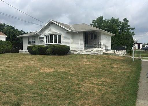 2nd image of 469 Sawyer St