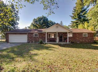 708 E John St, Bunker Hill, IL 62014