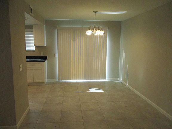 3rd image of 417 N Grove Ave #2