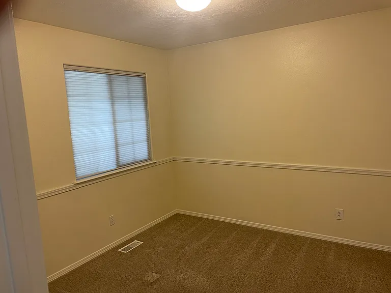 170 E Carver Dr — Photo 13