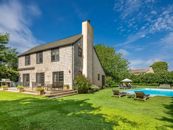 80 Bishops Ln, Southampton, NY 11968