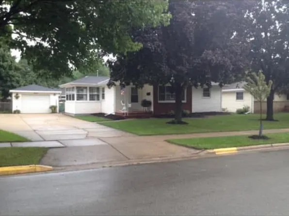 1254 Shadow Ln, Green Bay, WI 54304