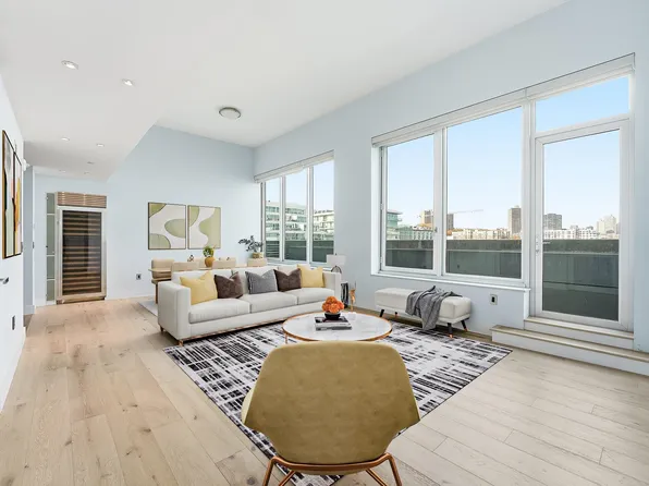 1000 Avenue At Port Imperial image 2 of 38