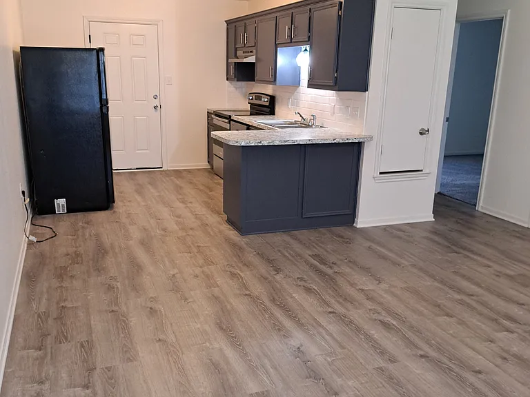 806 Redwood Ln — Photo 7