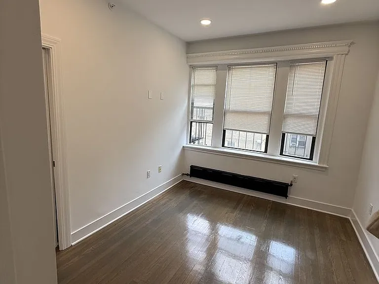 13 Queensberry St #14 — Photo 2