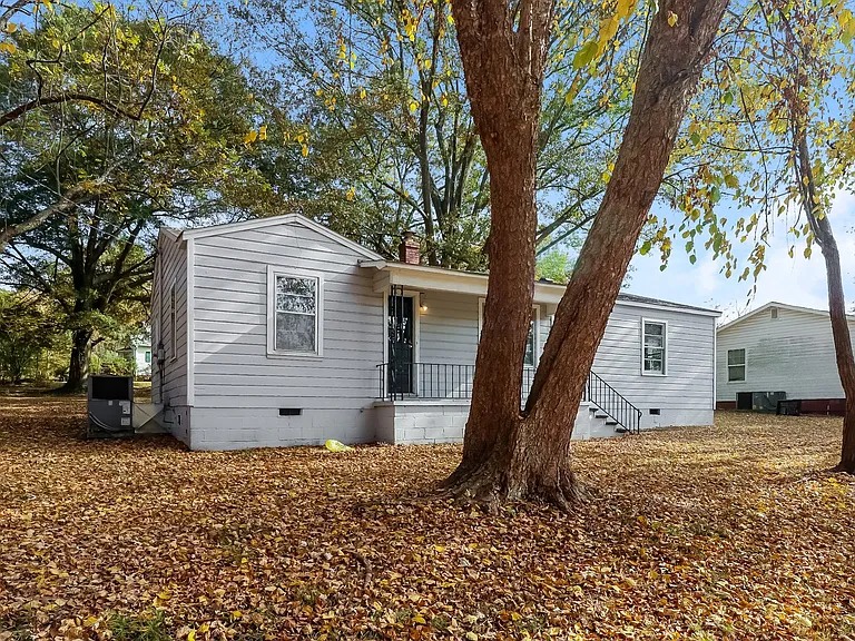 1588141_017_front_view_13309964.jpg