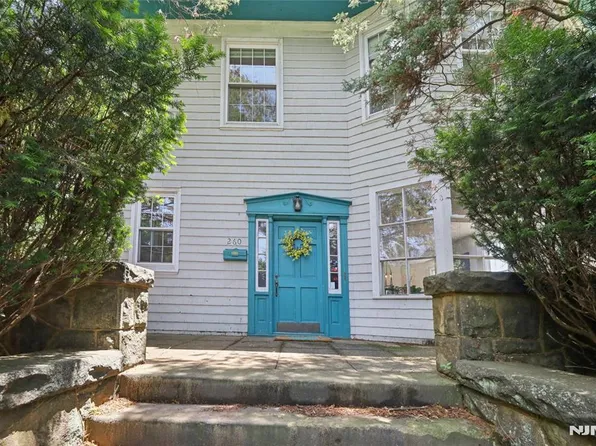 260 Knickerbocker Rd, Tenafly, NJ 07670