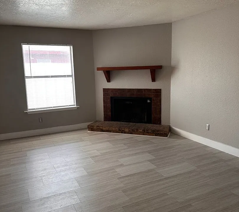 1518 W Calle Sur St