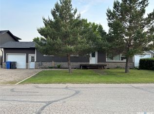 845 Prospect Avenue, Oxbow, SK S0C 2B0
