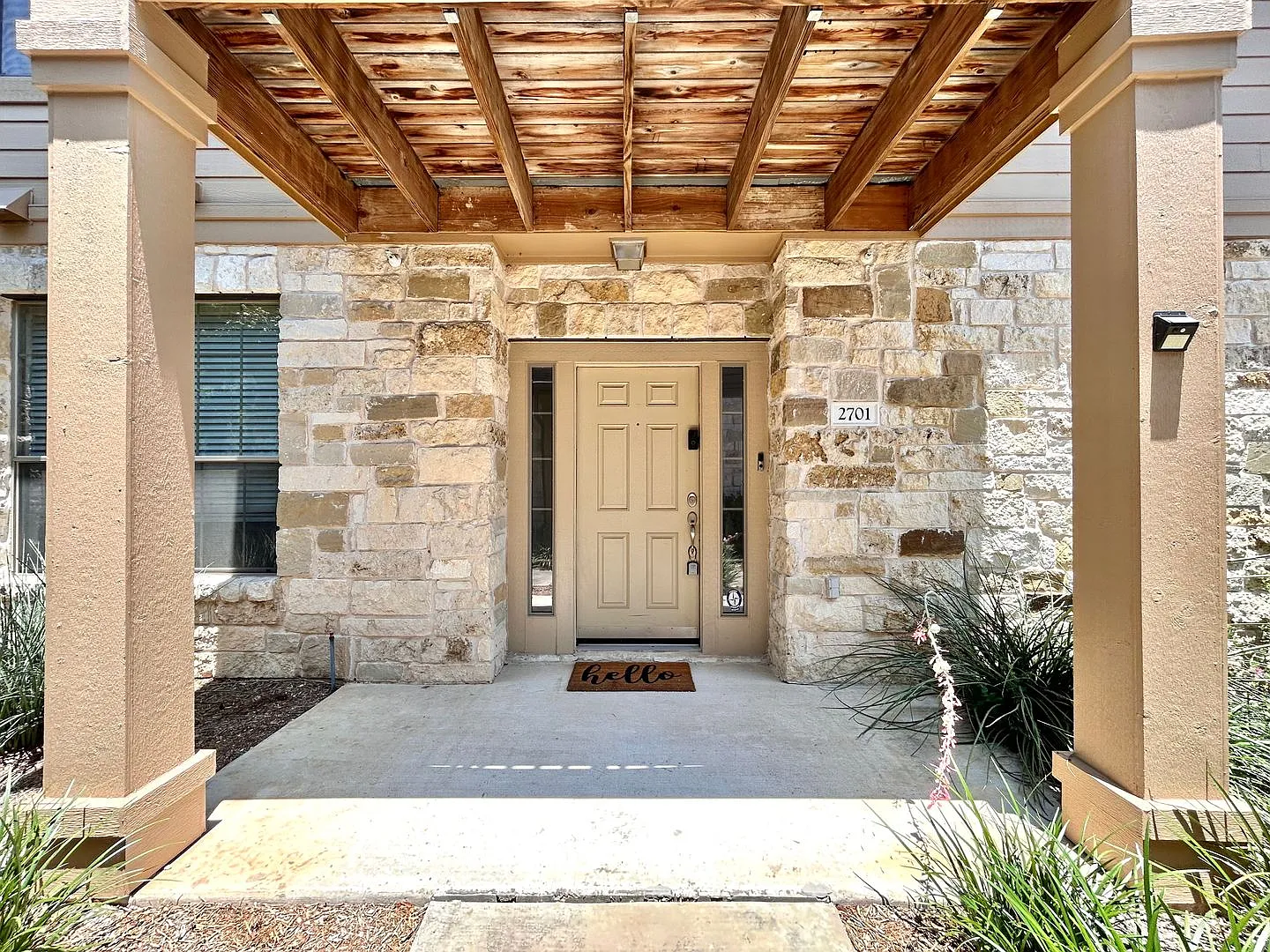 Charming 2/BR 1.5/BA Townhome with Garage & Covered Balcony — Photo 3