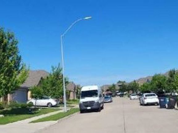 Exterior Neighborhood (street photo)