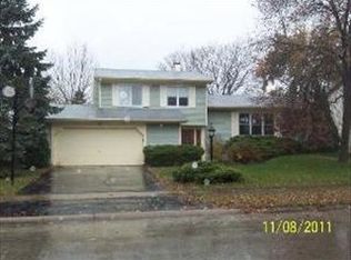 26 Asbury Ln, Cary, IL 60013