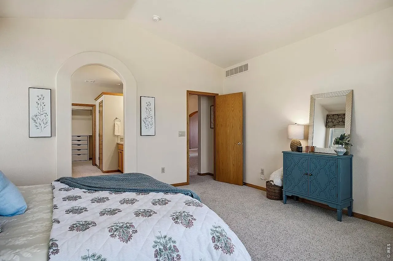 510 Lakeside Pl — Photo 3
