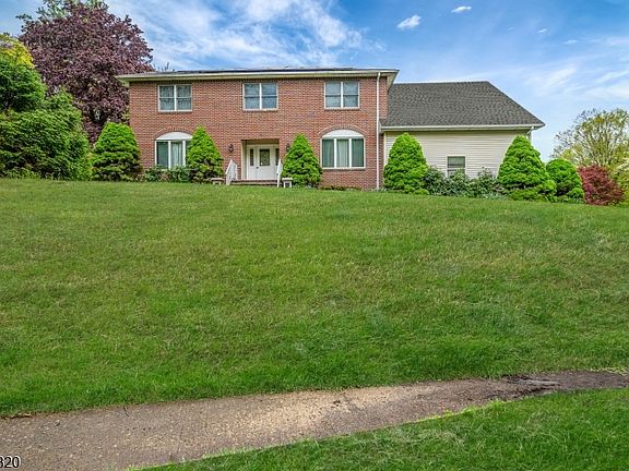 3rd image of 11 Ledgerock Ct