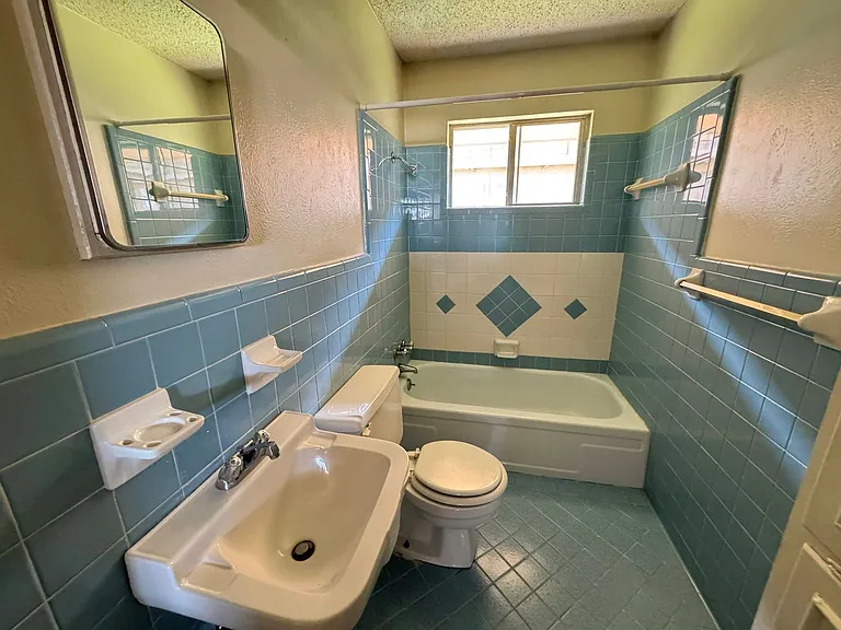 806 Safady St — Photo 10
