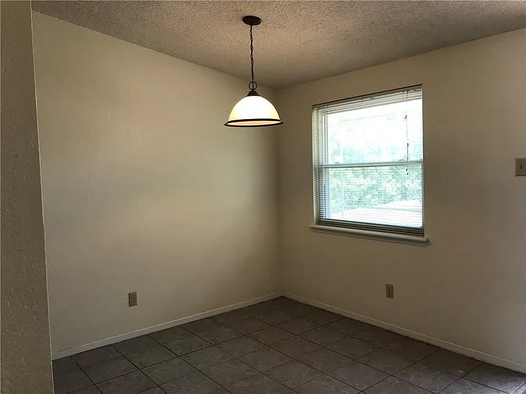 8500 Lakehurst Rd — Photo 5