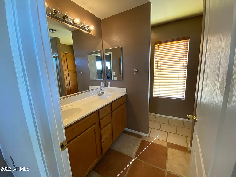 15528 N 156th Ln — Photo 11