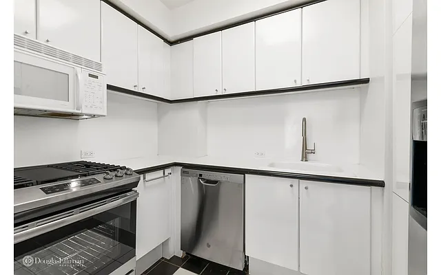 Rented by Douglas Elliman | media 26