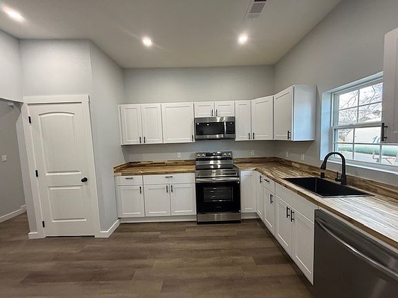 3rd image of 416 W 8th St