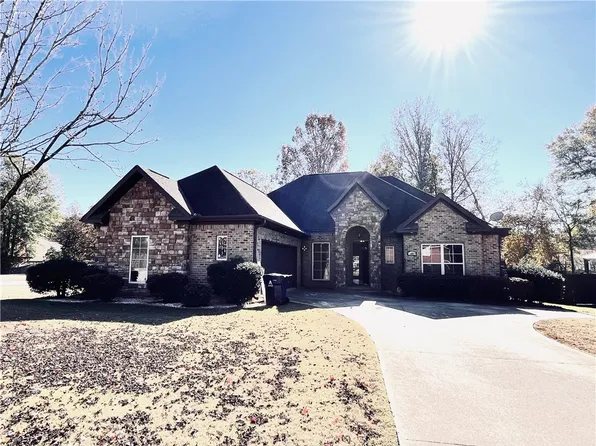 1807 Parsons Cir, Auburn, AL 36830