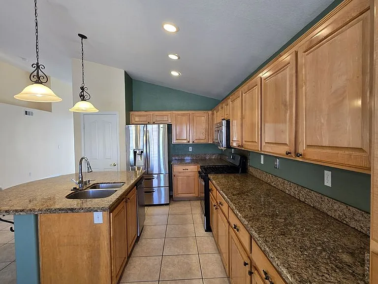 8244 W Gilmore Ave — Photo 13