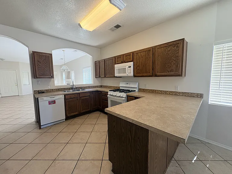 7180 Husky Dr NE — Photo 4