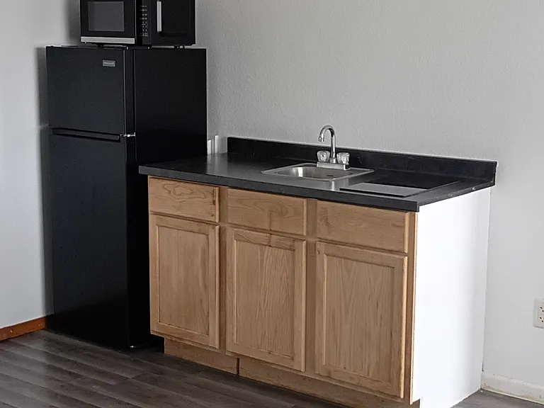 1411 Laurel St #16 — Photo 3