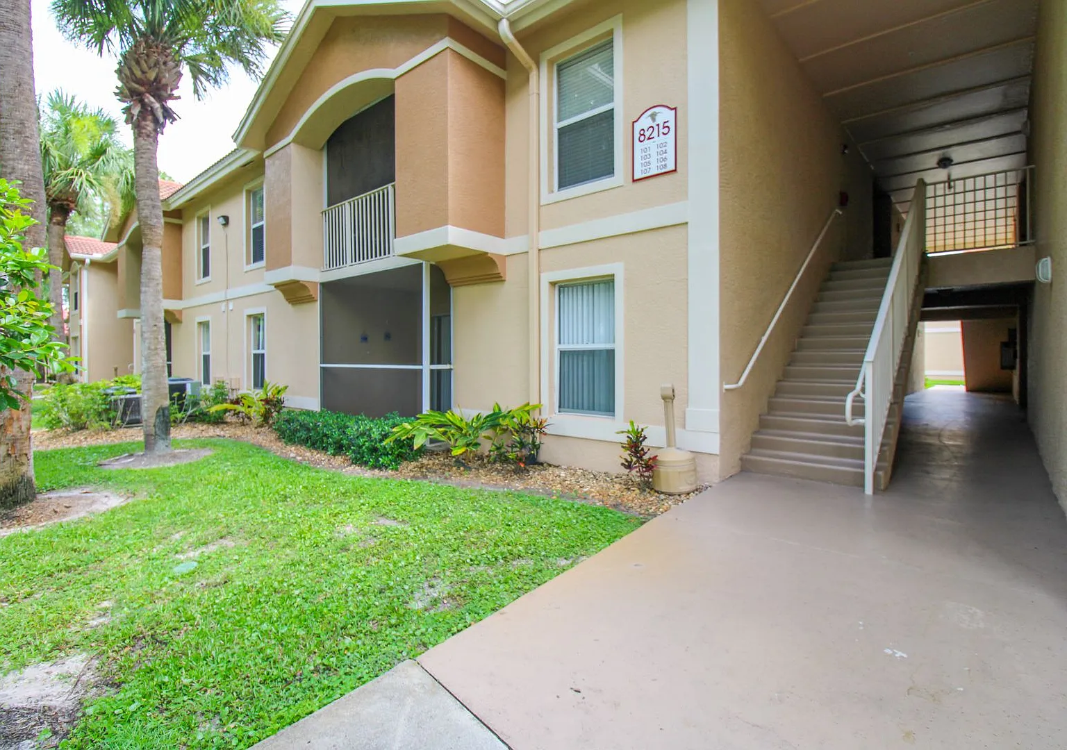 Unfurnished**Annual 2025 Available In Ibis Club Starting April 1, 2025 -- Colorful, Bright, Excep... — Photo 2