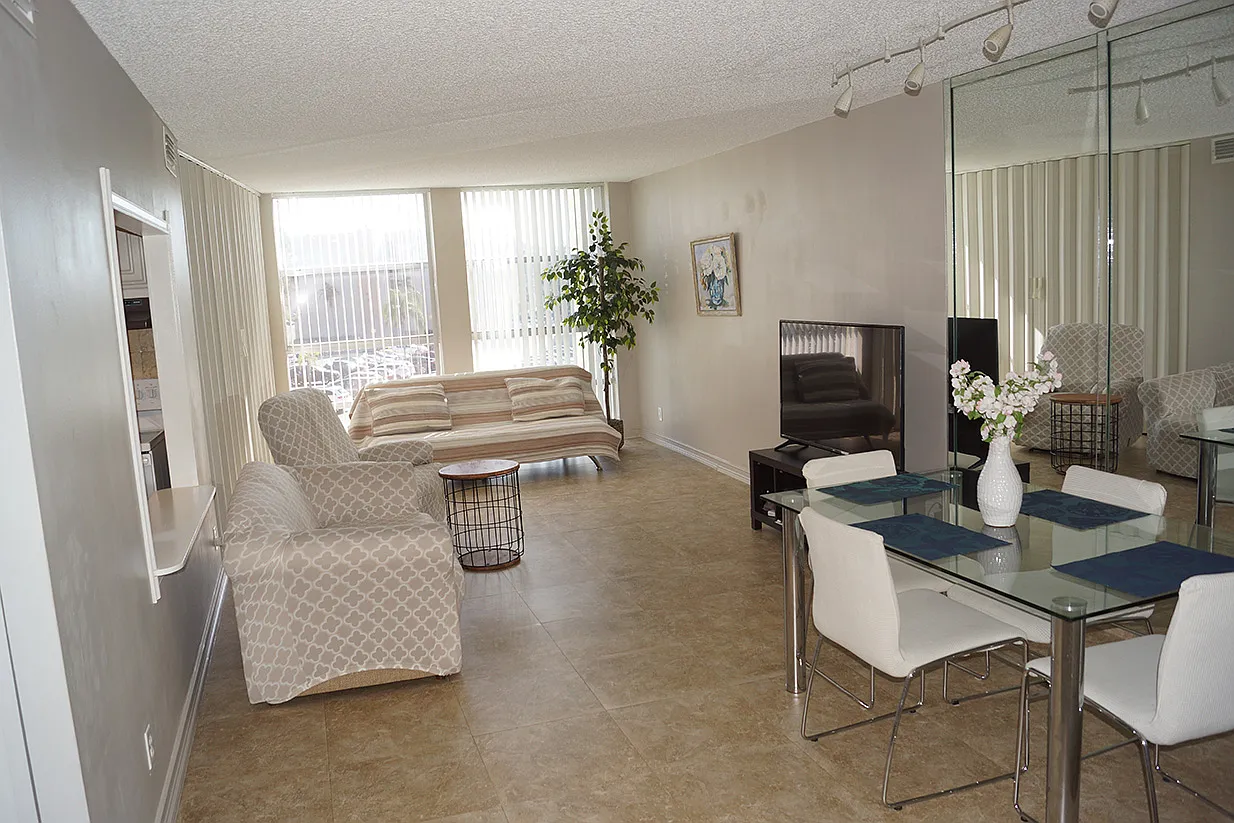 1 bed, 1.5 bath, 940 sqft, $2,000 — Photo 2