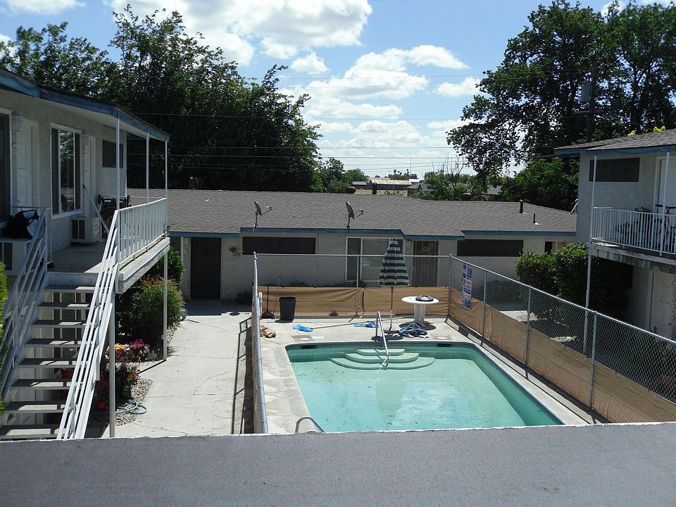 2nd image of 808 Jeffrey Rd #H