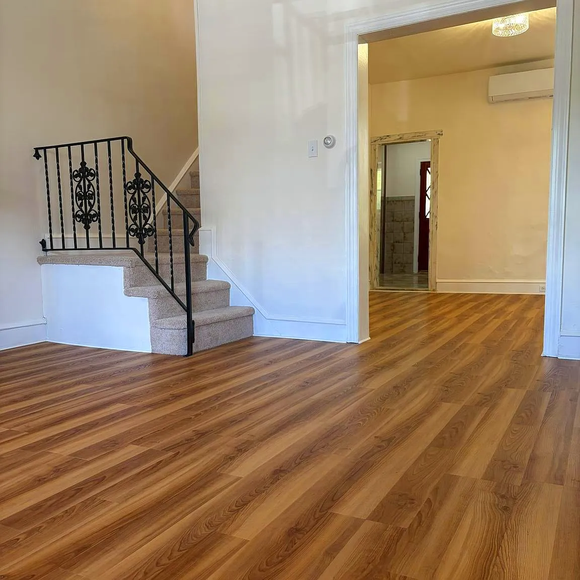3 bed, 2.0 bath, 1214 sqft, $2,400 — Photo 2