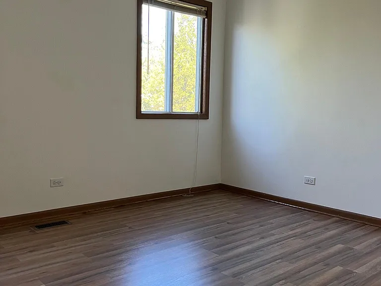 128 Ainslie Dr — Photo 14