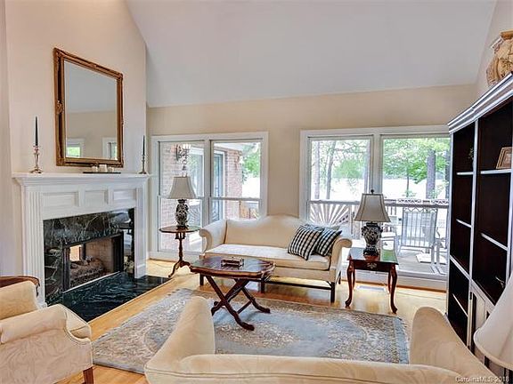 3rd image of 2799 Camden Pointe Dr