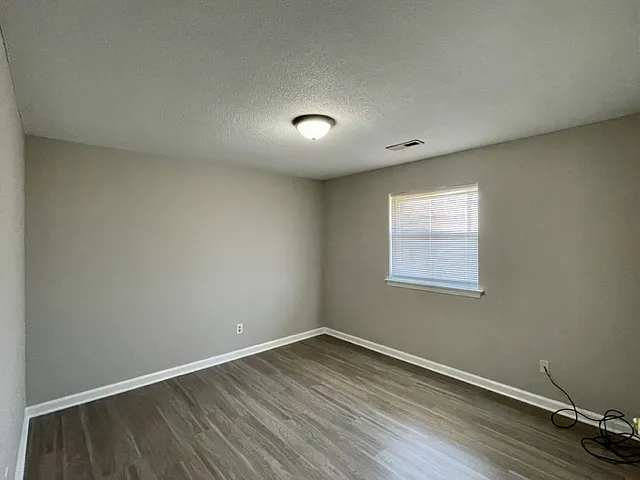 5790 Louise Ln — Photo 4