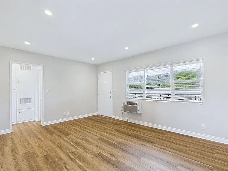 506-524 Parker Dr — Photo 2