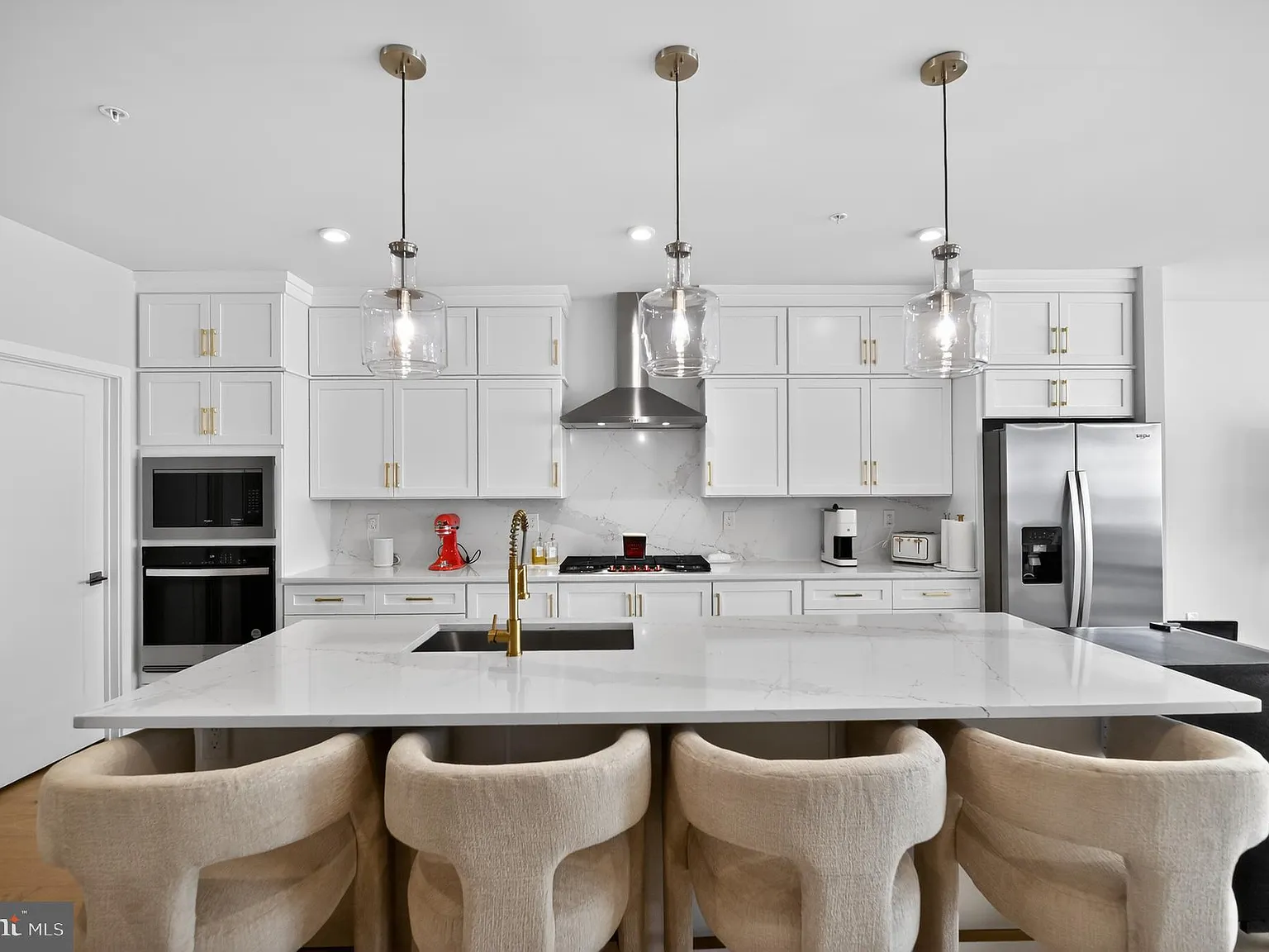 Metro Walk Flats/Lifts Condo — Photo 4